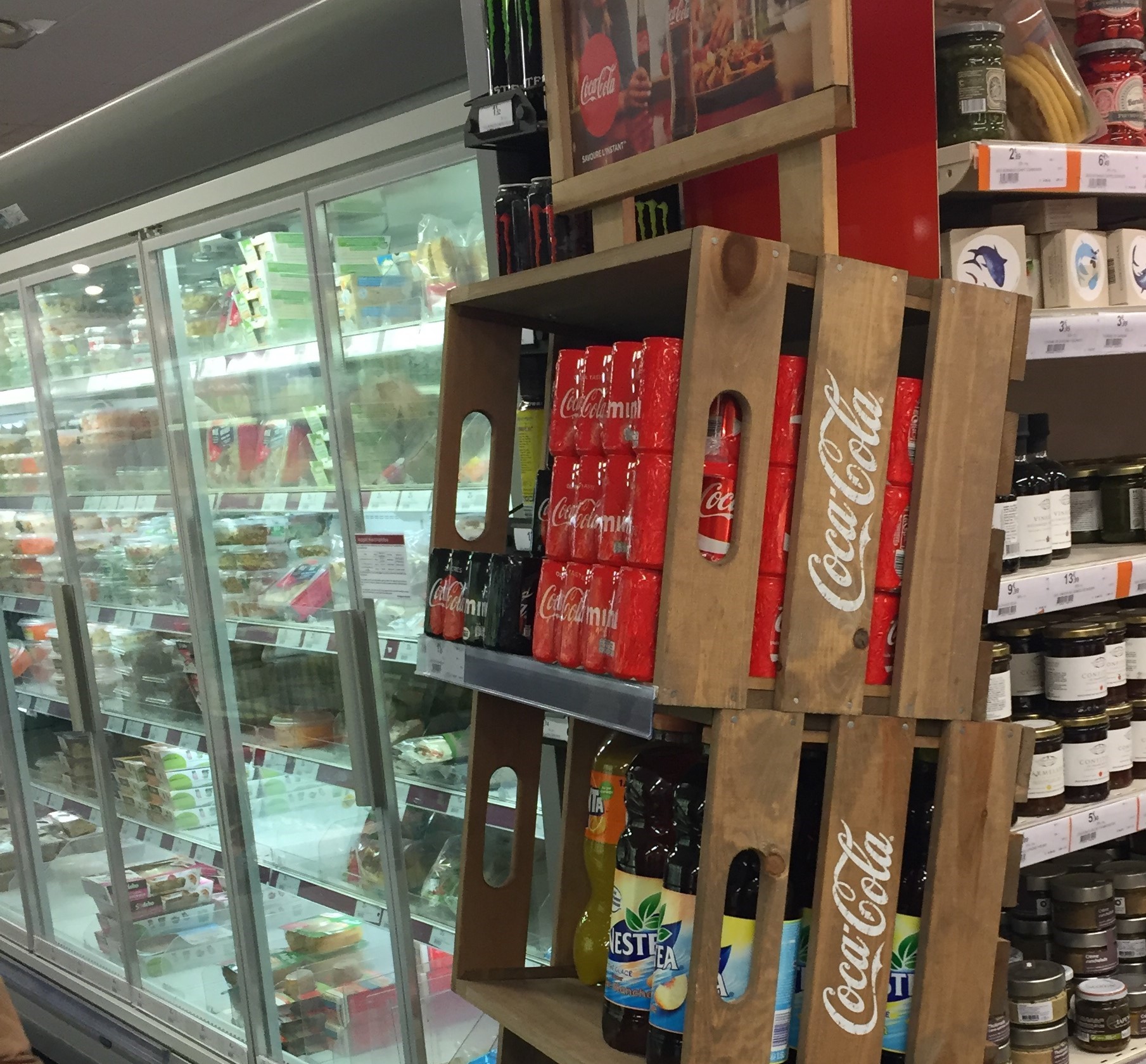 Présentoir Coke chez Monoprix