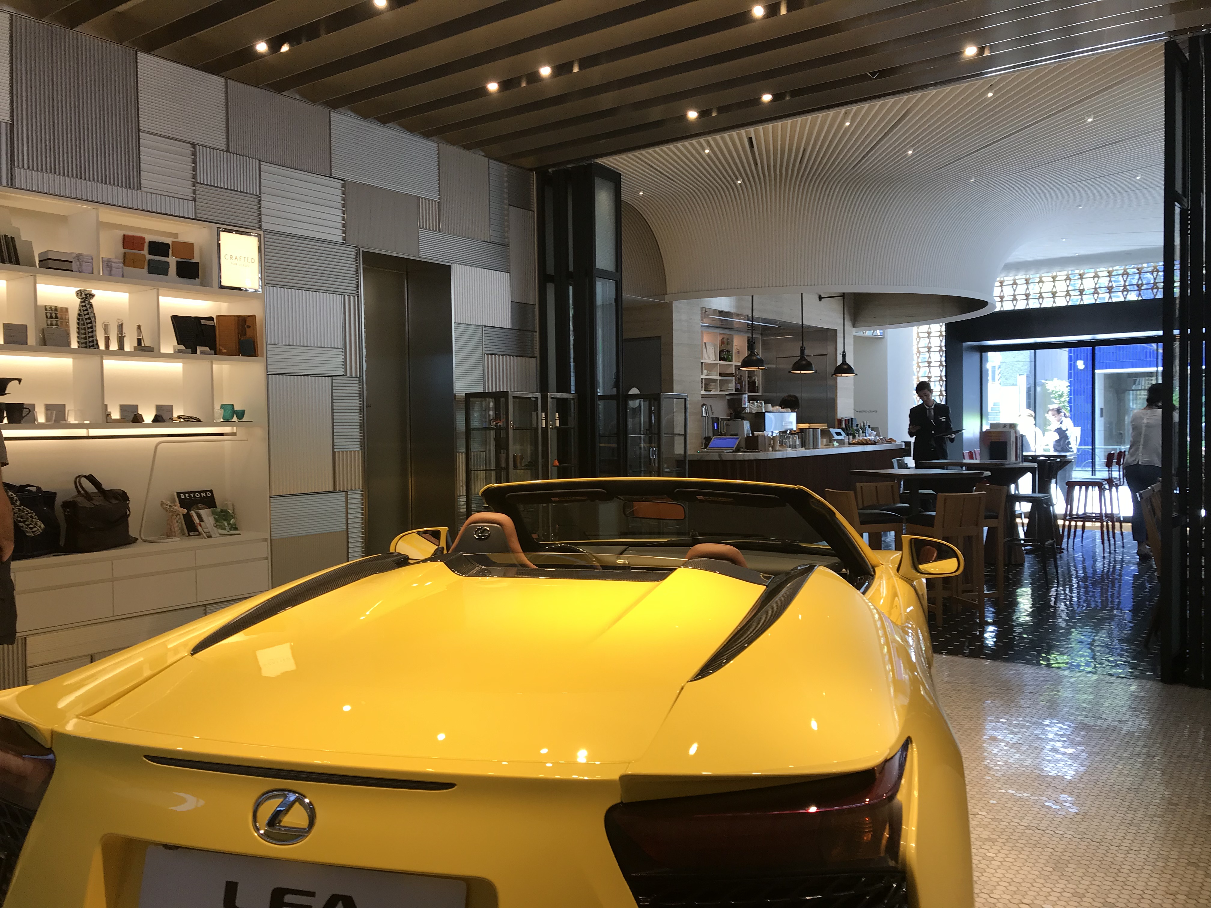https://www.focus-shopper.fr/wp-content/uploads/2018/09/Intersect-by-Lexus-showroom-et-caf%C3%A9-lounge-Focus-Shopper.jpg